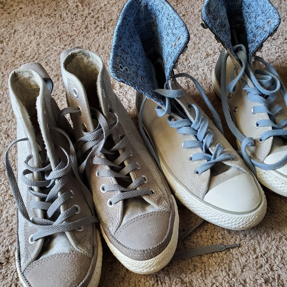 2 Pairs of Converse
